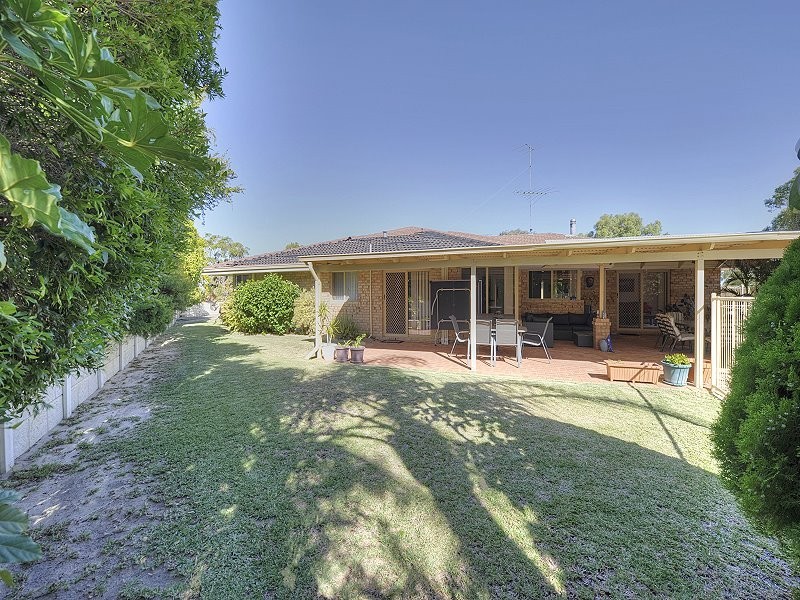 18 Yorrell Place, Halls Head WA 6210