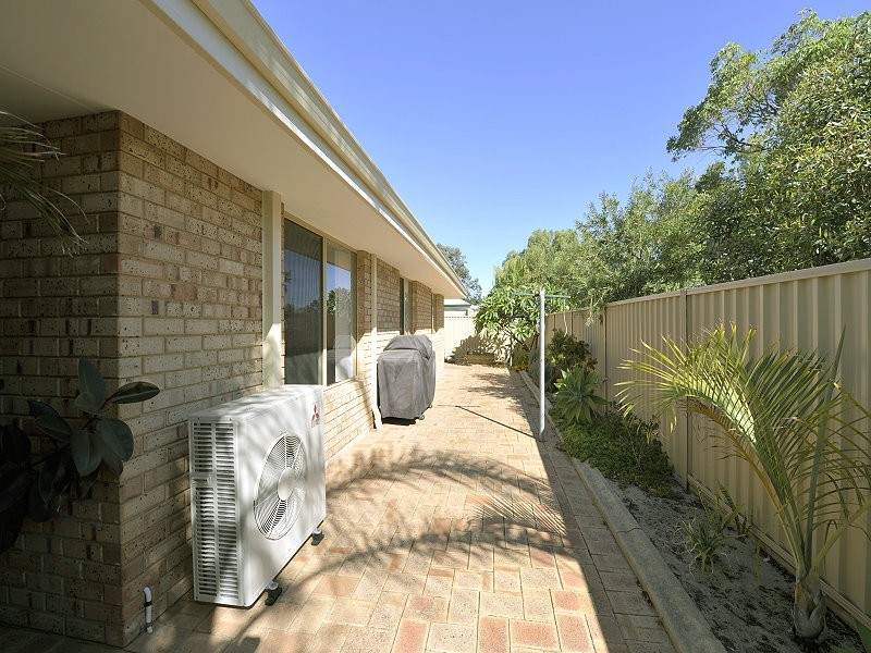 18 Yorrell Place, Halls Head WA 6210