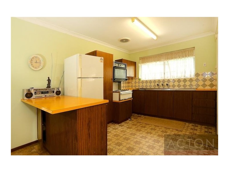 32 Kookerbrook Street, Dudley Park WA 6210