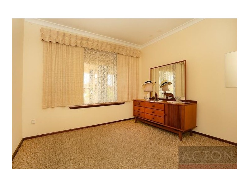 32 Kookerbrook Street, Dudley Park WA 6210