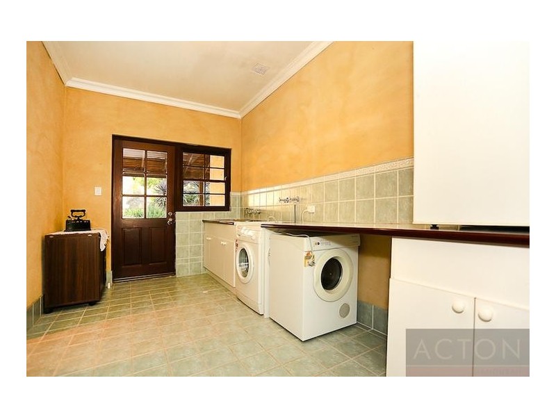 6 White Hill Road, Bouvard WA 6211