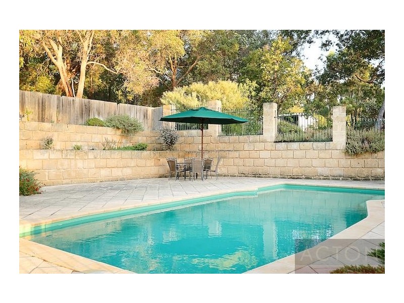 6 White Hill Road, Bouvard WA 6211