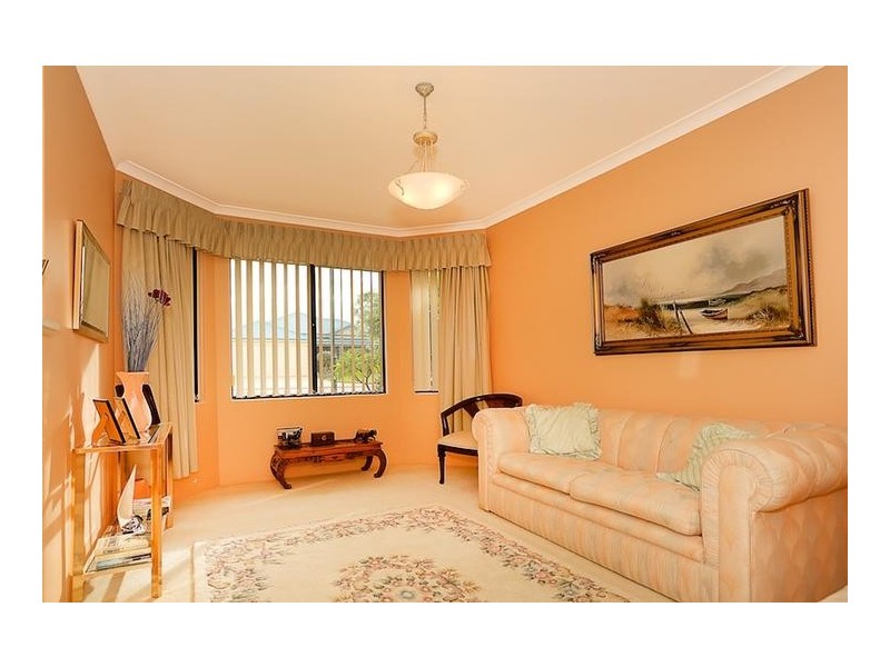 8 Brouwer Trail, Dudley Park WA 6210