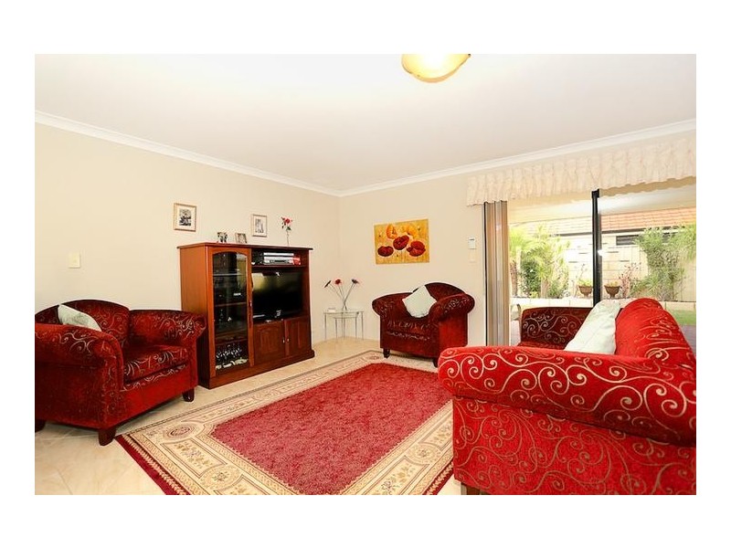 8 Brouwer Trail, Dudley Park WA 6210