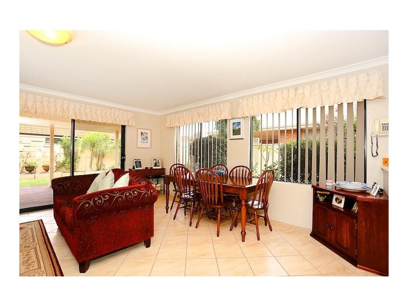 8 Brouwer Trail, Dudley Park WA 6210