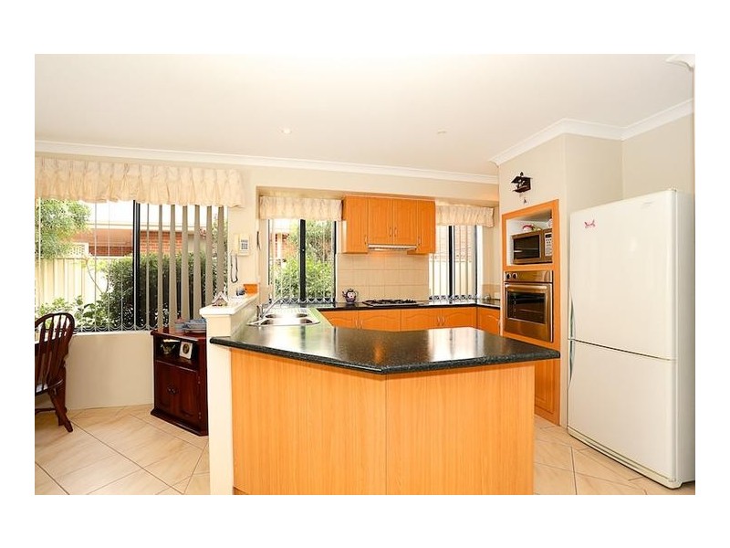 8 Brouwer Trail, Dudley Park WA 6210