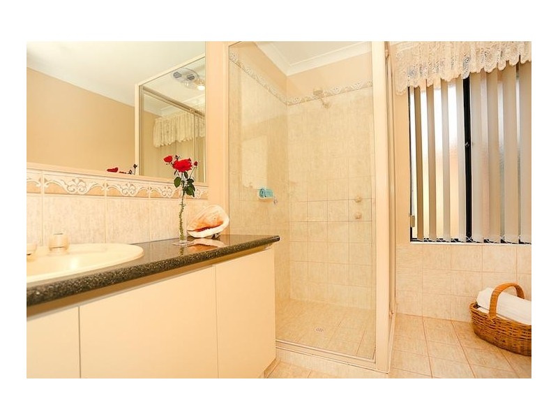 8 Brouwer Trail, Dudley Park WA 6210