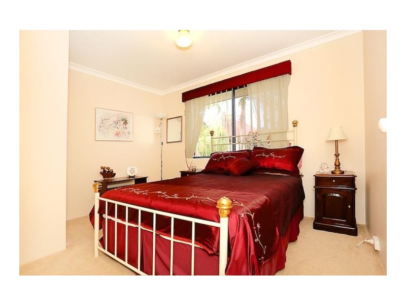 8 Brouwer Trail, Dudley Park WA 6210