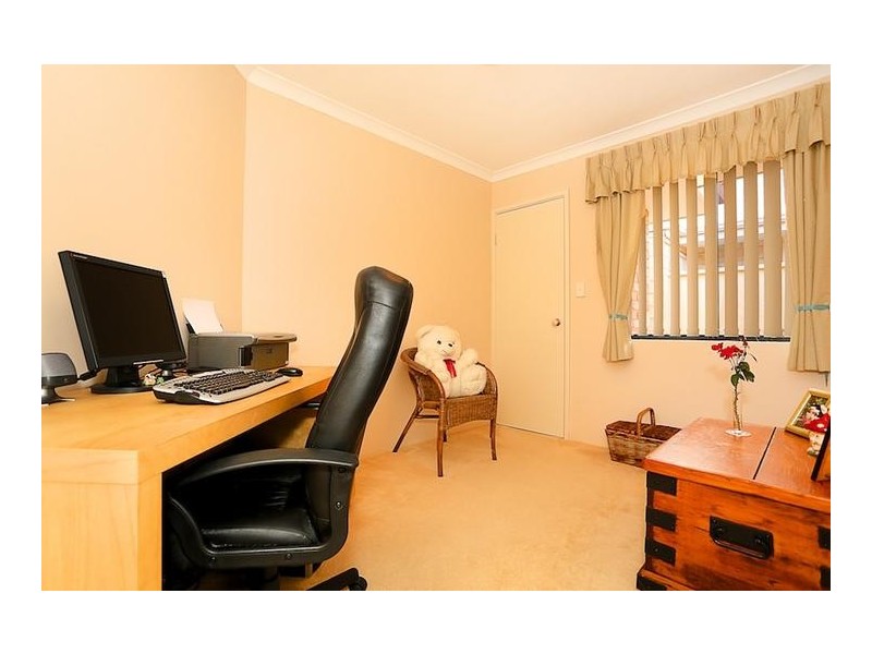 8 Brouwer Trail, Dudley Park WA 6210