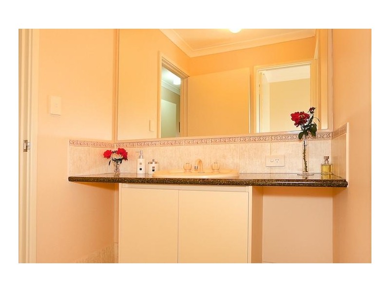 8 Brouwer Trail, Dudley Park WA 6210