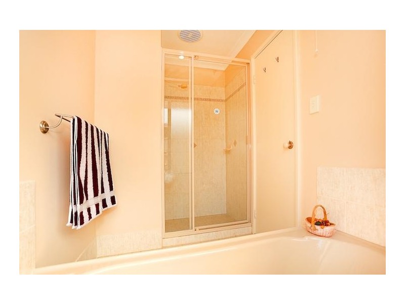 8 Brouwer Trail, Dudley Park WA 6210