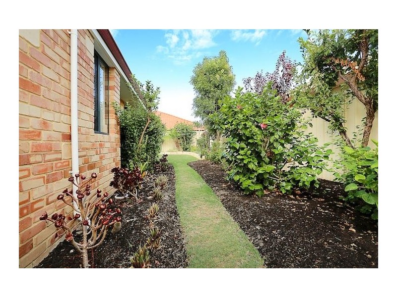 8 Brouwer Trail, Dudley Park WA 6210