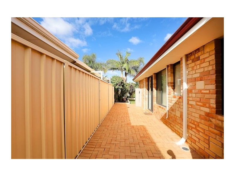 8 Brouwer Trail, Dudley Park WA 6210