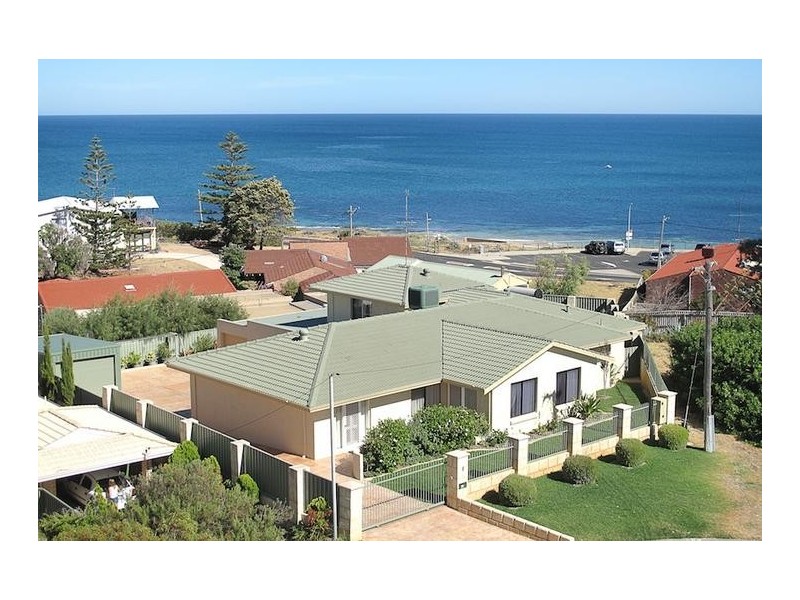 8 Sussex Place, Halls Head WA 6210