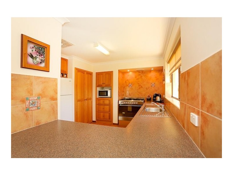 8 Sussex Place, Halls Head WA 6210