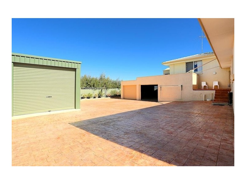 8 Sussex Place, Halls Head WA 6210