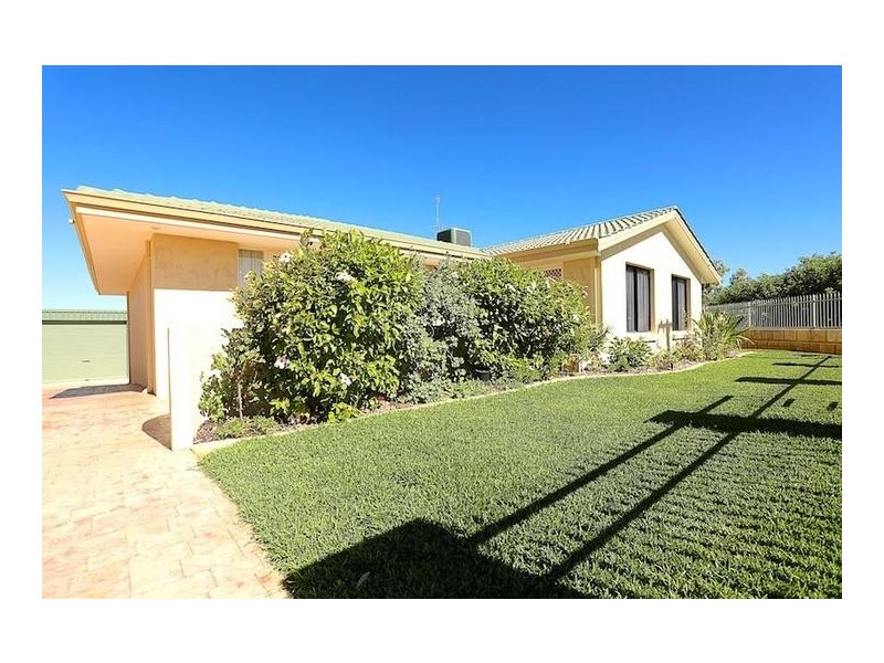 8 Sussex Place, Halls Head WA 6210