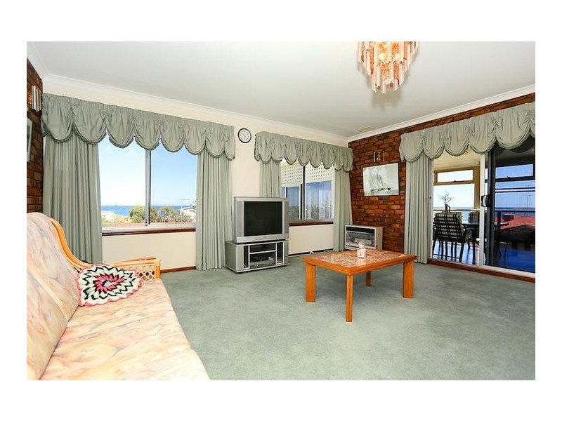 8 Sussex Place, Halls Head WA 6210