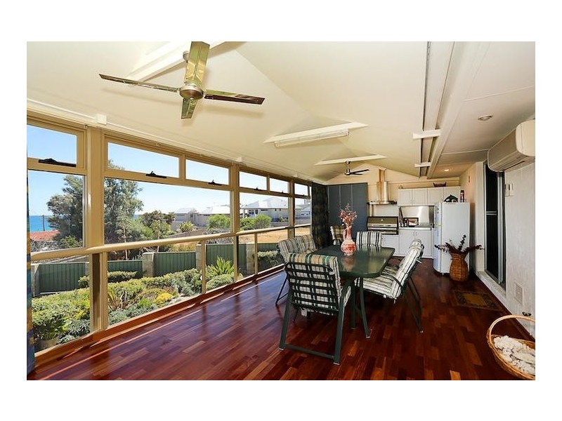 8 Sussex Place, Halls Head WA 6210