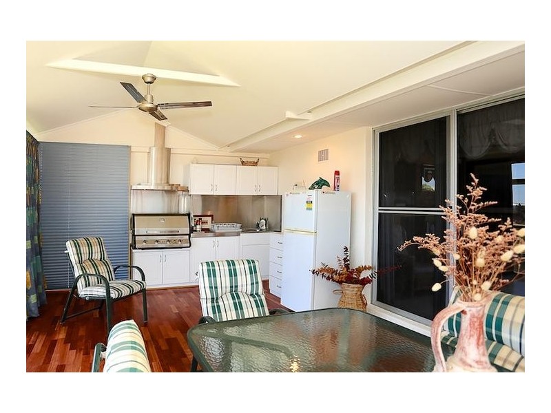 8 Sussex Place, Halls Head WA 6210