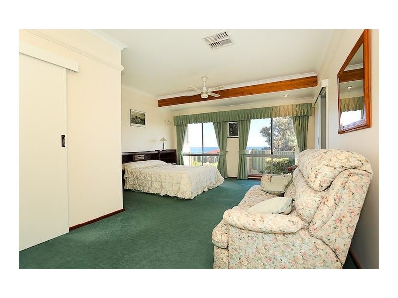 8 Sussex Place, Halls Head WA 6210