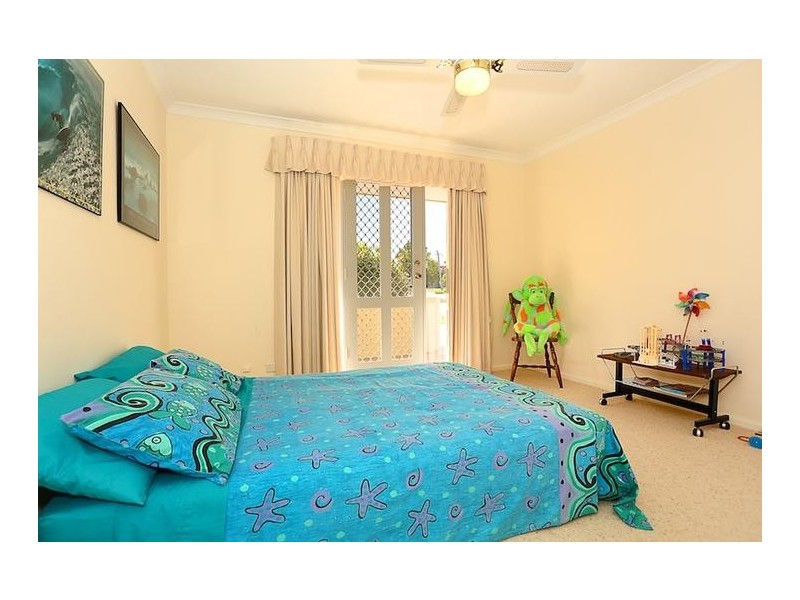 8 Sussex Place, Halls Head WA 6210