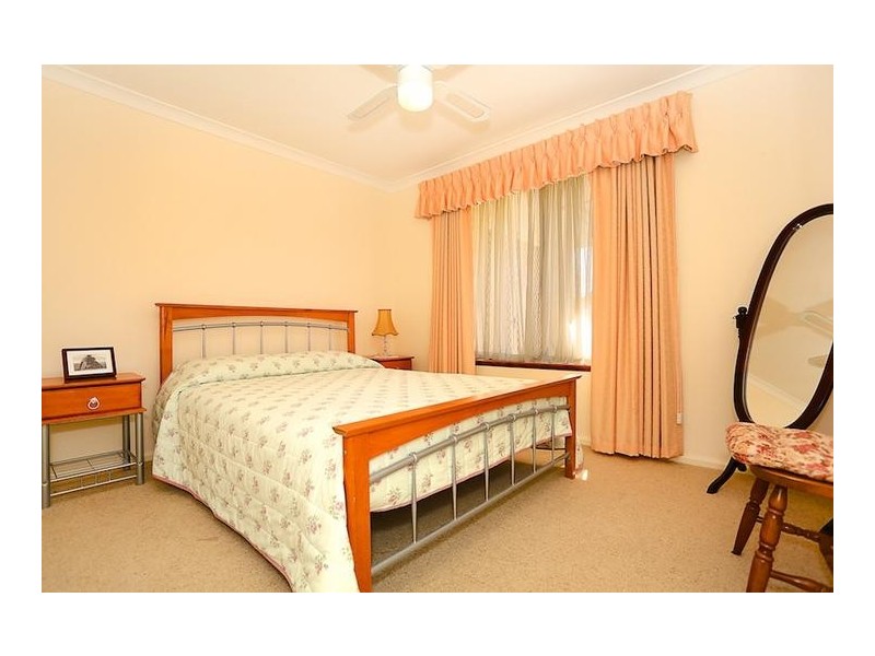 8 Sussex Place, Halls Head WA 6210