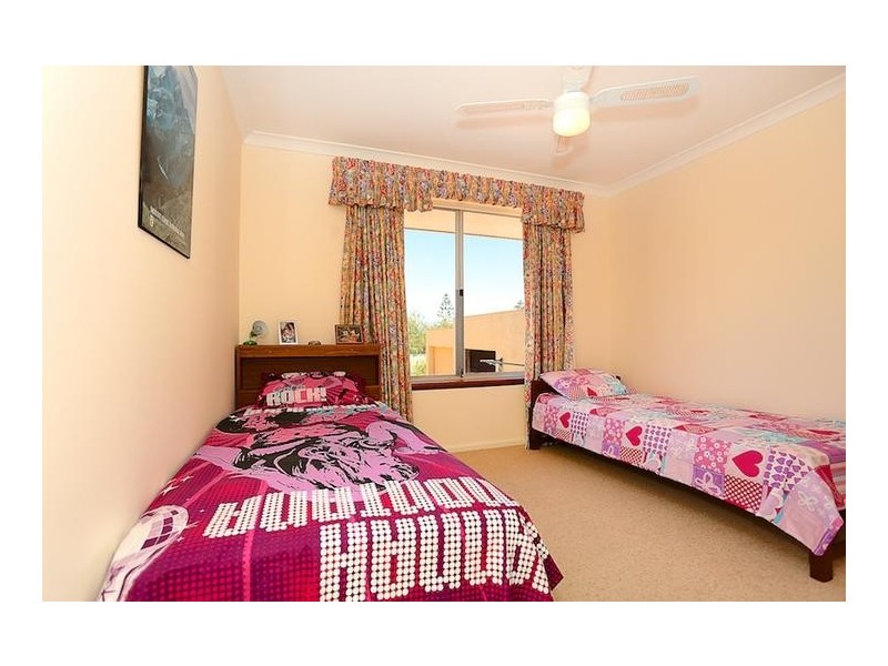 8 Sussex Place, Halls Head WA 6210