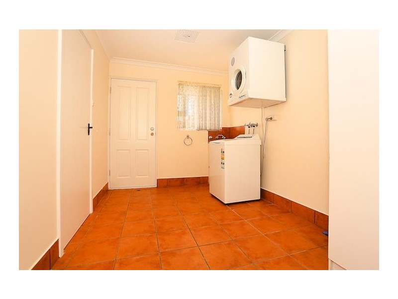 8 Sussex Place, Halls Head WA 6210