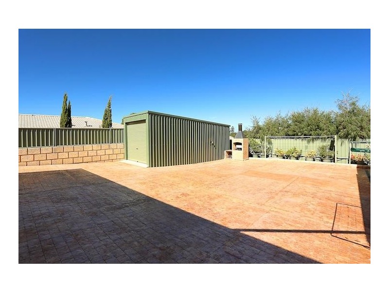 8 Sussex Place, Halls Head WA 6210