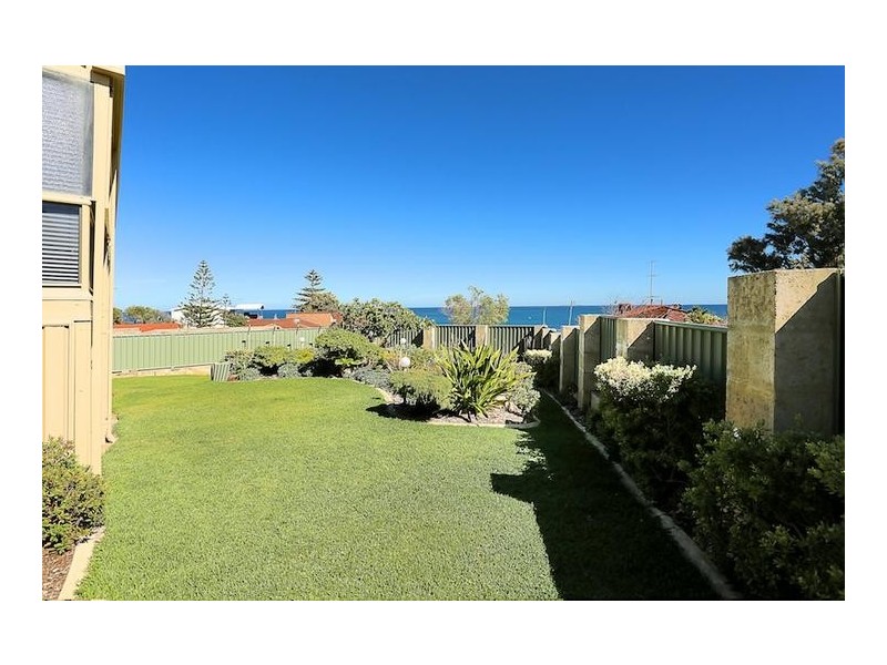 8 Sussex Place, Halls Head WA 6210