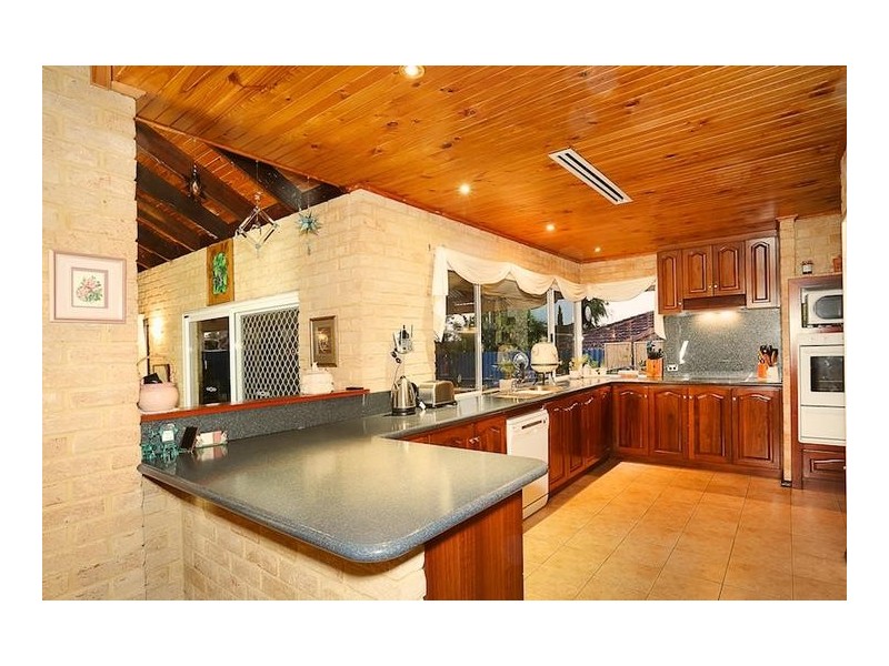 4 Silkwood Close, Halls Head WA 6210