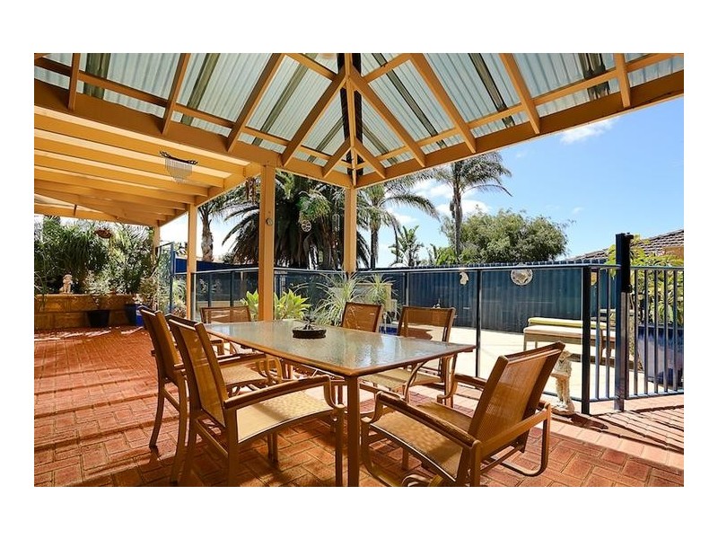 4 Silkwood Close, Halls Head WA 6210