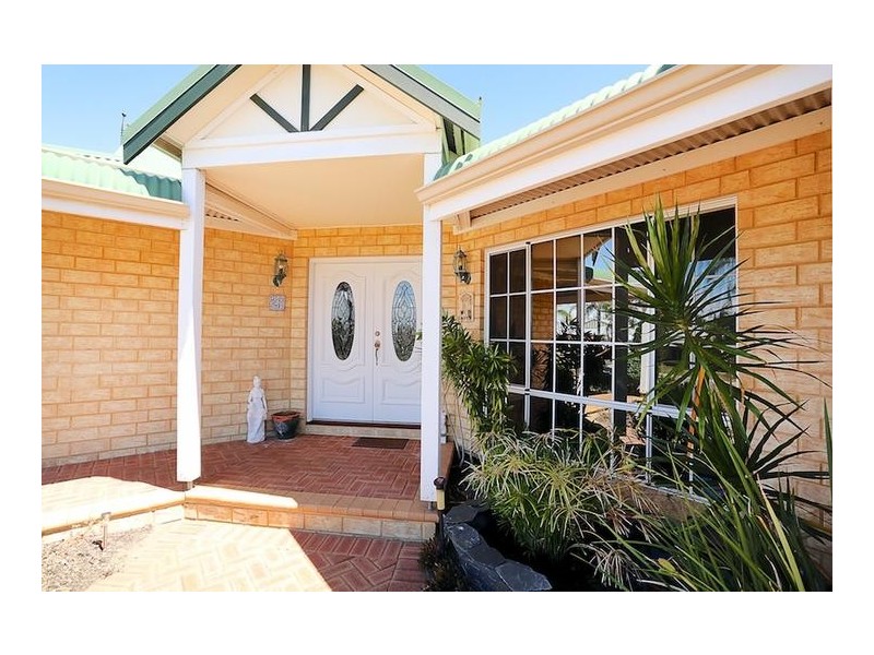 4 Silkwood Close, Halls Head WA 6210