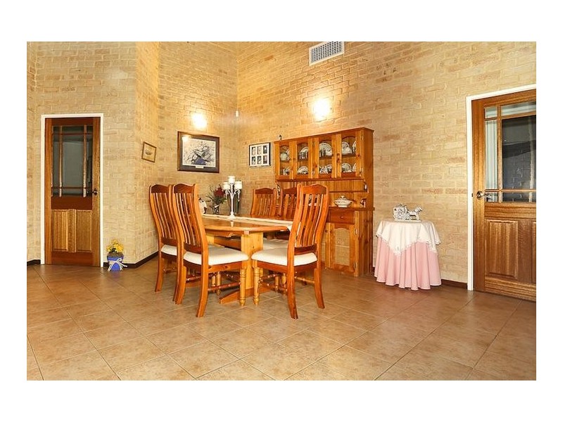 4 Silkwood Close, Halls Head WA 6210