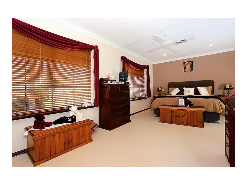 4 Silkwood Close, Halls Head WA 6210