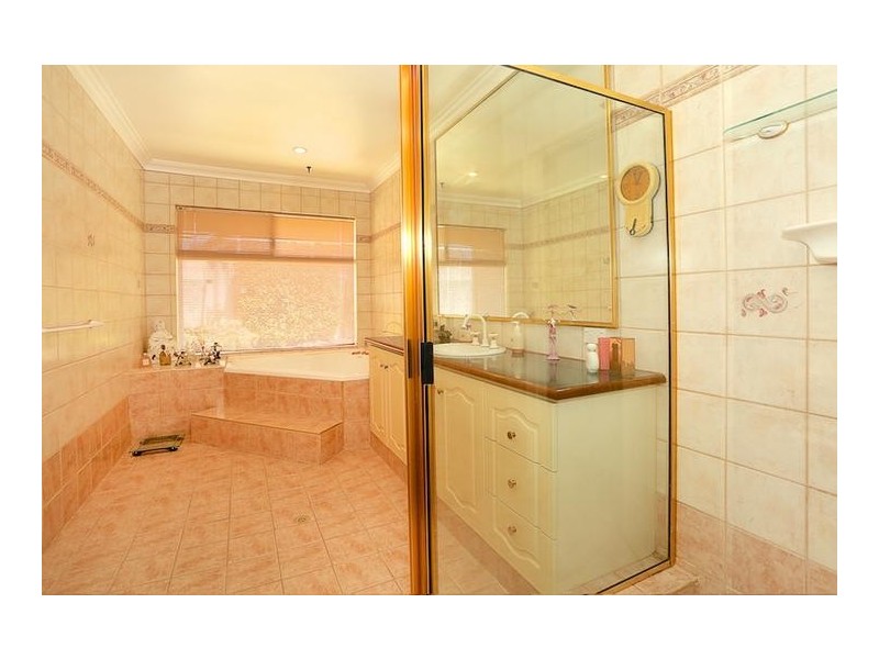 4 Silkwood Close, Halls Head WA 6210