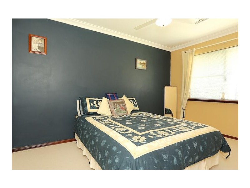 4 Silkwood Close, Halls Head WA 6210