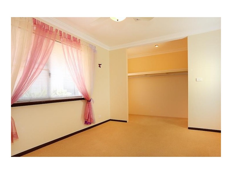 4 Silkwood Close, Halls Head WA 6210