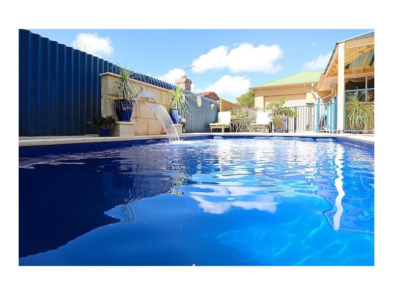 4 Silkwood Close, Halls Head WA 6210