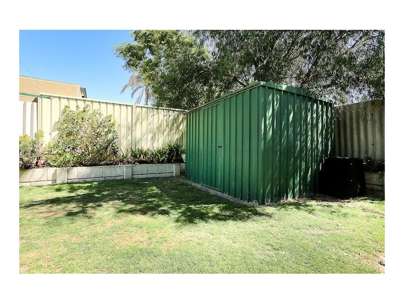 4 Silkwood Close, Halls Head WA 6210