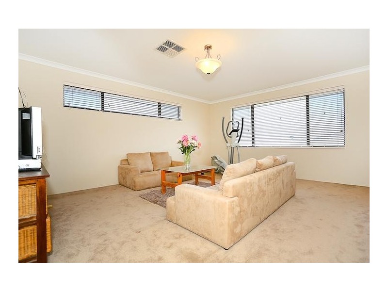 12 Dichondra Pass, Halls Head WA 6210