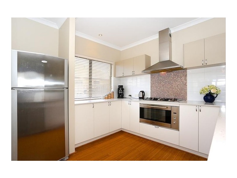 12 Dichondra Pass, Halls Head WA 6210