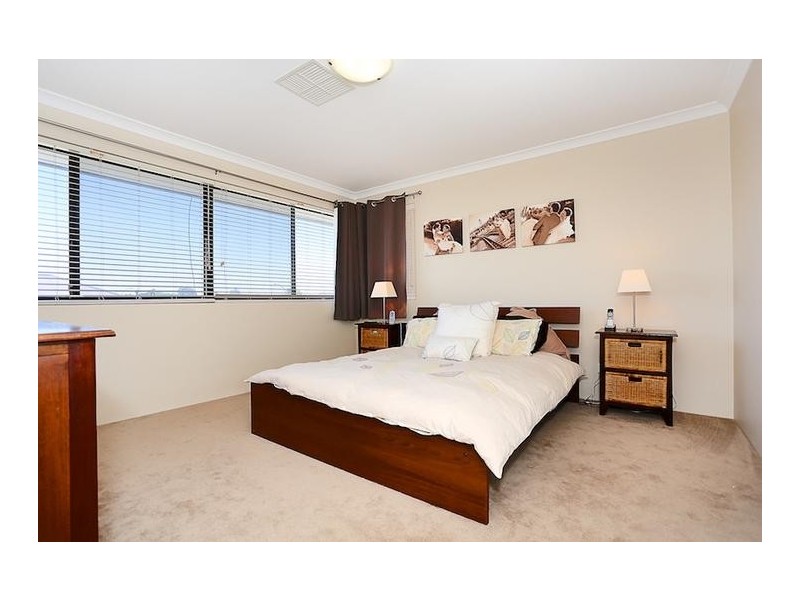 12 Dichondra Pass, Halls Head WA 6210