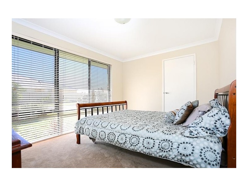 12 Dichondra Pass, Halls Head WA 6210