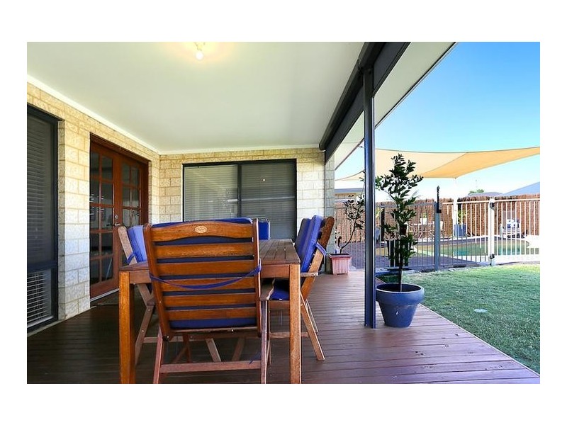 12 Dichondra Pass, Halls Head WA 6210