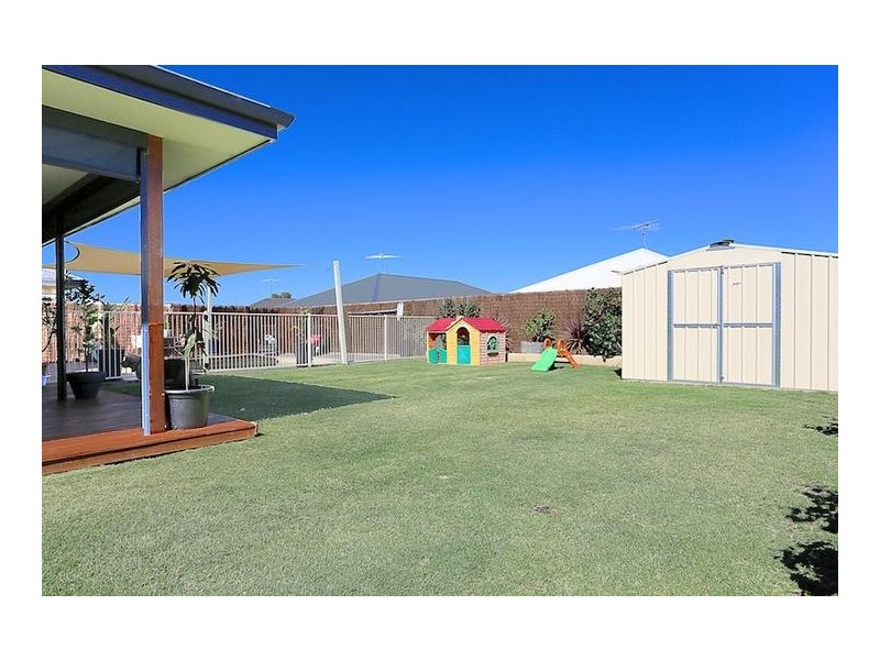 12 Dichondra Pass, Halls Head WA 6210