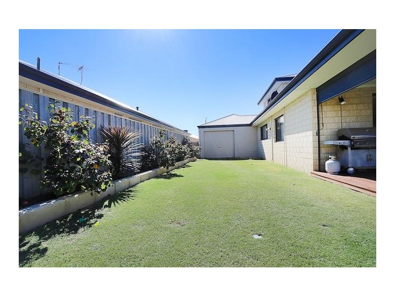 12 Dichondra Pass, Halls Head WA 6210