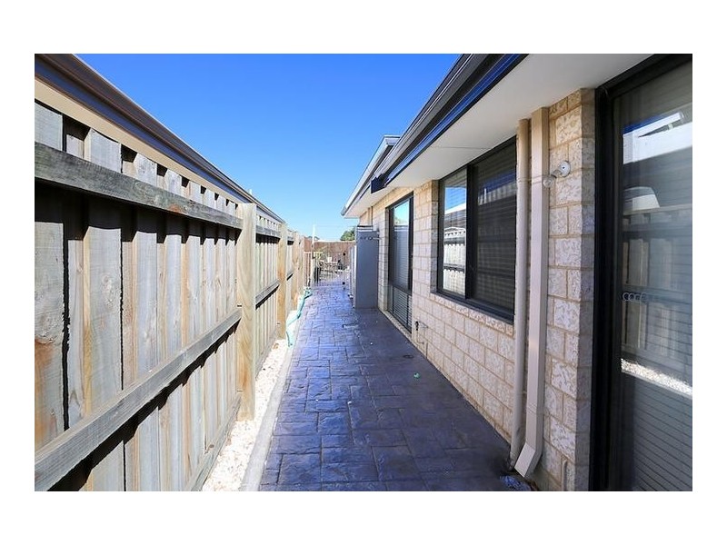 12 Dichondra Pass, Halls Head WA 6210