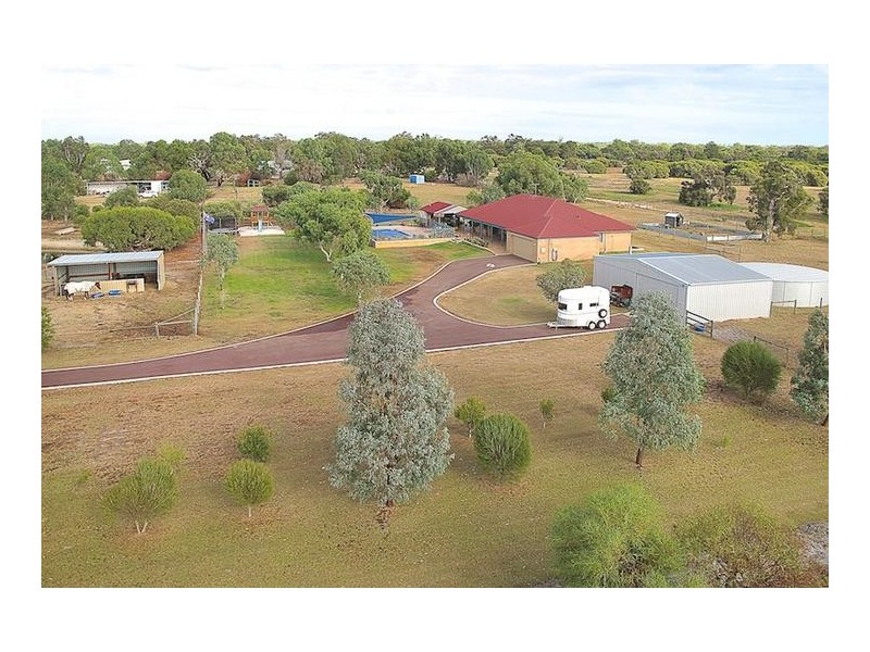 2 Tranquil Retreat, Barragup WA 6209